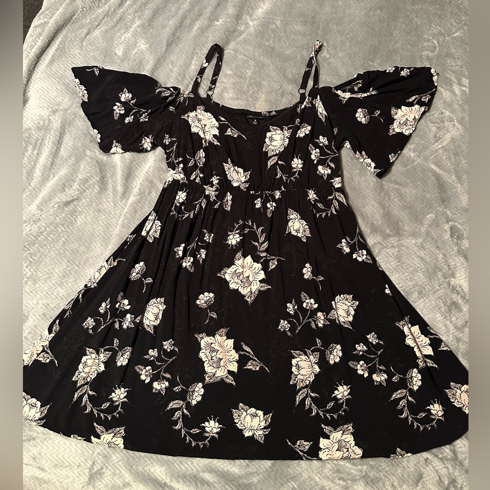 Torrid flutter sleeve cold shoulder floral dress